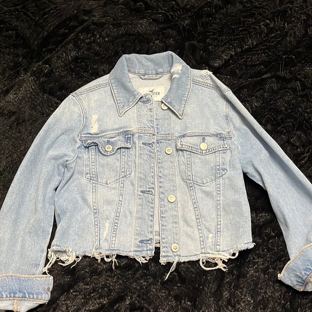 hollister jean jacket w rips